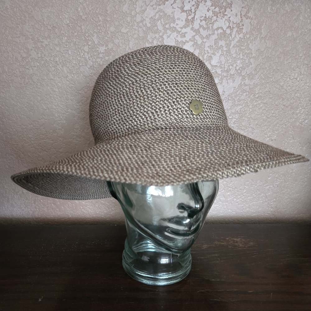 Eric Javits Hampton Straw Sun-Hat - Picture 5 of 16